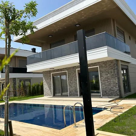 Vila Nirvana *